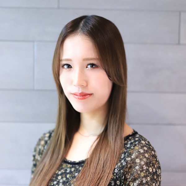 EVE hair lounge【イヴ ヘアラウンジ】のスタッフ紹介。飯田 真子