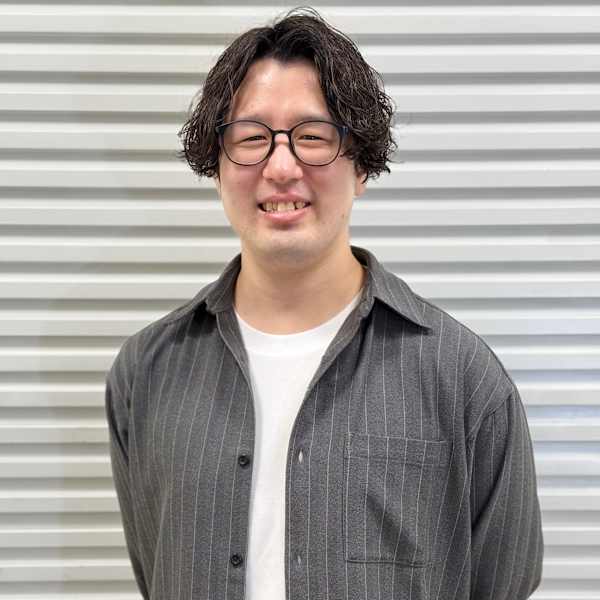 smoos' 北千住【スムーズキタセンジュ】のスタッフ紹介。森下 有生