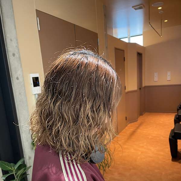 ブリーチ履歴がある方必見！ウェーブヘア|CYAN.大須店