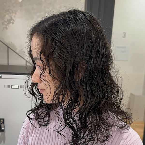 くせ毛に合わせてスタイリングしやすいように！ウェーブパーマ|CYAN.大須店