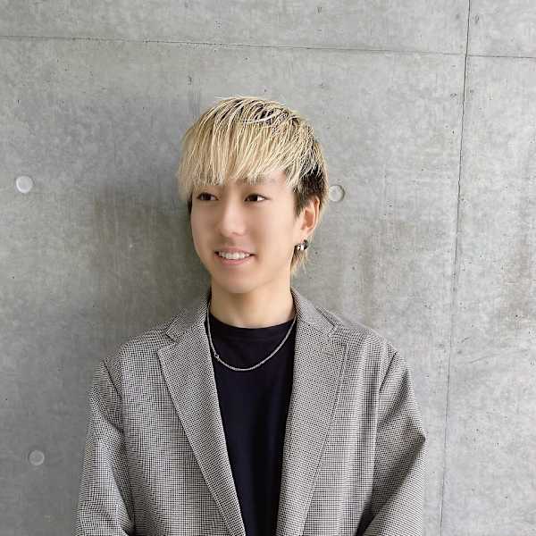 Rowlly【ローリー】のスタッフ紹介。川尻 竜正 髪質改善