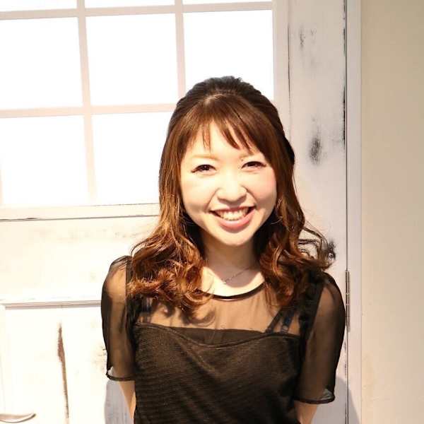 LUXIA【ラクシア】のスタッフ紹介。岩崎 舞