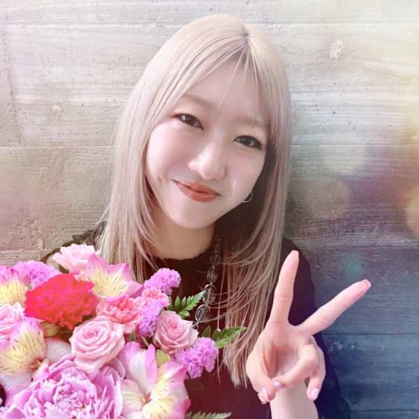 hair+resort lagoon【ヘアリゾートラグーン】のスタッフ紹介。阿部 春菜