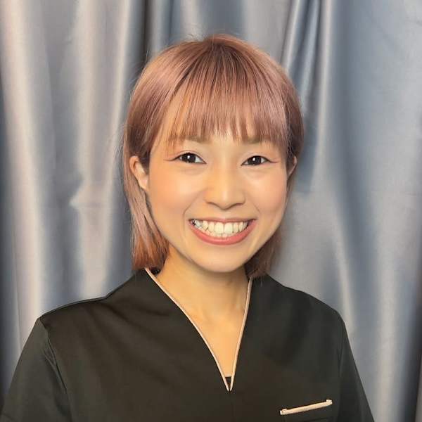 ドライヘッドスパ専門店Brain【ドライヘッドスパセンモンテンブレイン】のスタッフ紹介。ウシオ ナツミ