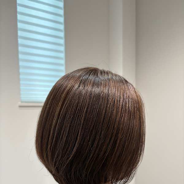 細めの白髪ぼかしハイライトカラーでお洒落に白髪ぼかし！|HEARTS 船橋 白髪ぼかし 脱白髪染め