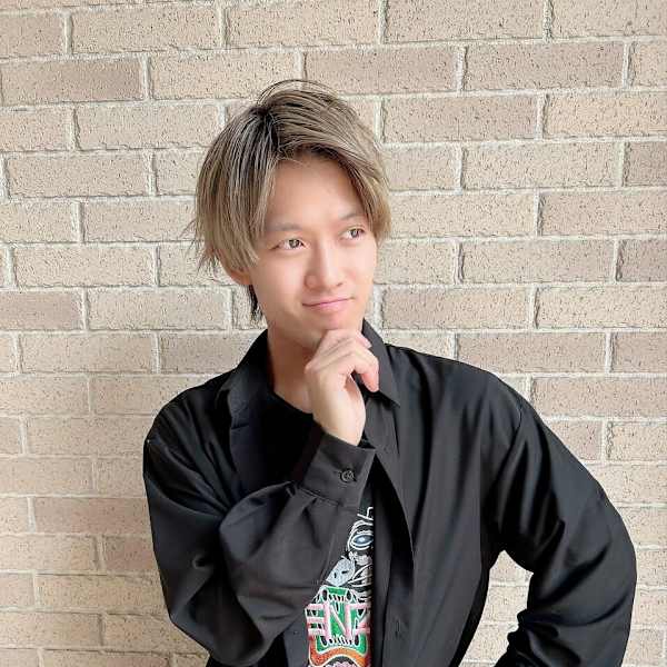 HAIR & MAKE EARTH 大曽根店【ヘアメイクアース オゾネテン】のスタッフ紹介。上野 颯太