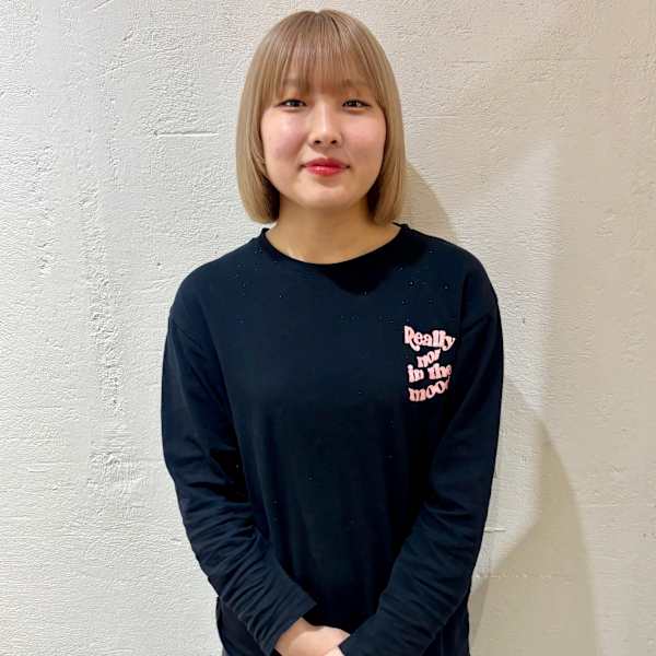 【全席半個室サロン】Natural 福岡天神店【ナチュラル フクオカテンジンテン】のスタッフ紹介。松岡 美紀