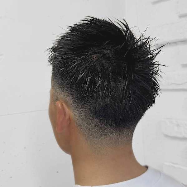 フェード/アップバング/ツーブロック/ビジネスショート|bilancia