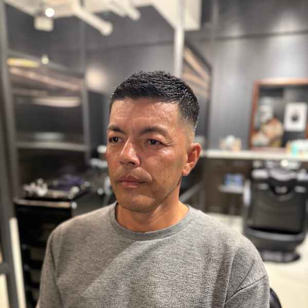 海外イケオジスキンフェード