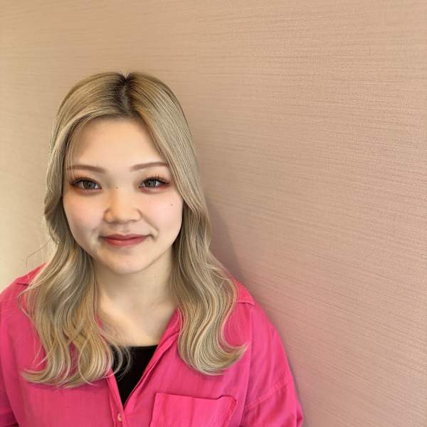HAIR & MAKE EARTH 佐賀鳥栖店【ヘアメイクアース サガトステン】のスタッフ紹介。山本 萌