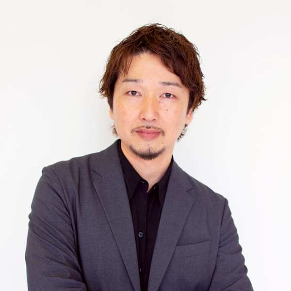 La Sente 居留地 Aujua認定サロン【ラシェンテ キョリュウチ オウジュアニンテイサロン】のスタッフ紹介。奥本 圭哉(カット・パーマ担当不可)