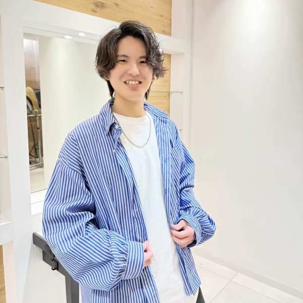 HAIR & MAKE EARTH 葛西店【ヘアメイクアース カサイテン】のスタッフ紹介。青木 俊