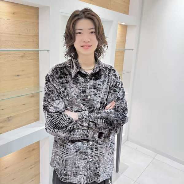 HAIR & MAKE EARTH 葛西店【ヘアメイクアース カサイテン】のスタッフ紹介。松下 喬亮
