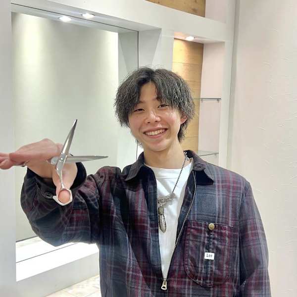 HAIR & MAKE EARTH 葛西店【ヘアメイクアース カサイテン】のスタッフ紹介。大峡 龍也