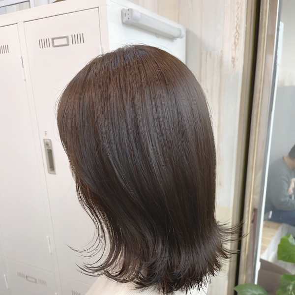 丸型卵形切りっぱなしボブくびれミディアムグレーベージュ