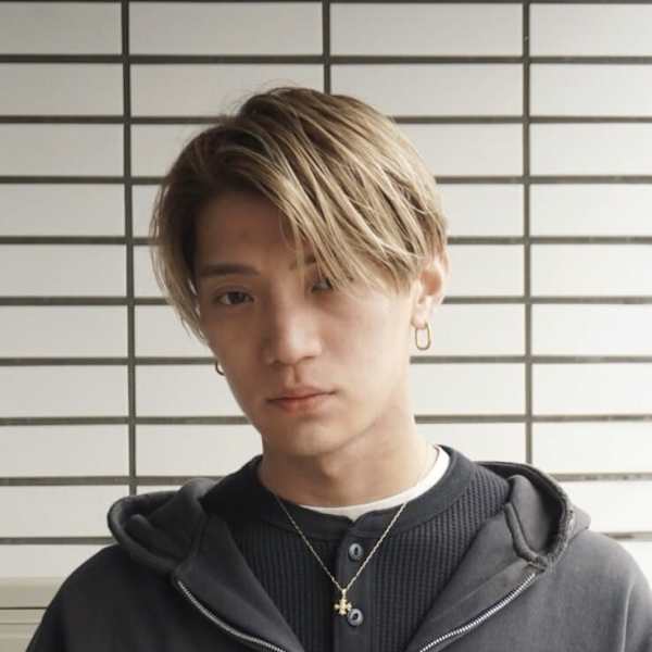 ナチュラル×エッジィ、シンプルな6:4スタイル