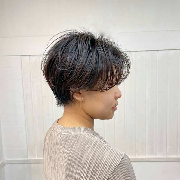 大人レイヤーナチュラルくびれヘア無造作丸みショートマッシュ
