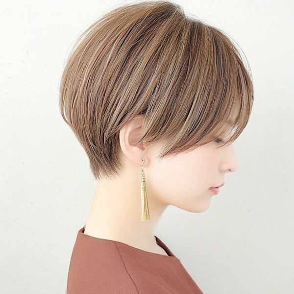 ハンサムショート くびれ  アッシュカラー 20代30代