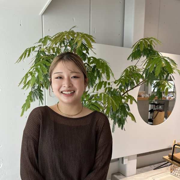 美容院 ora【オーラ】 深井【ビヨウイン オーラ フカイ】のスタッフ紹介。明瀬 咲良