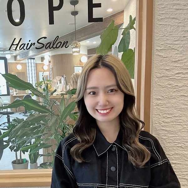 HAIR SALON ROPE’【ヘアーサロンロペ】のスタッフ紹介。ふうか