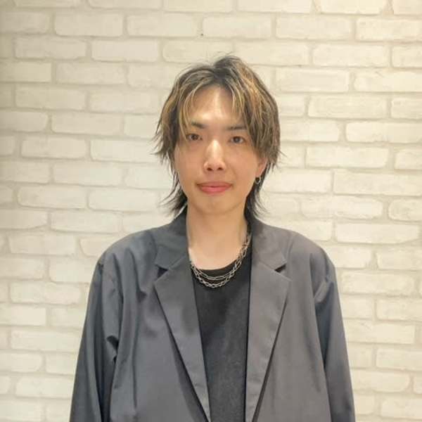 HAIR & MAKE EARTH 検見川浜店【ヘアメイクアース ケミガワハマテン】のスタッフ紹介。金井 郁弥