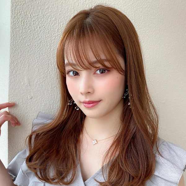 後れ毛が可愛い顔周りハイレイヤーロングチェリーブラウン 