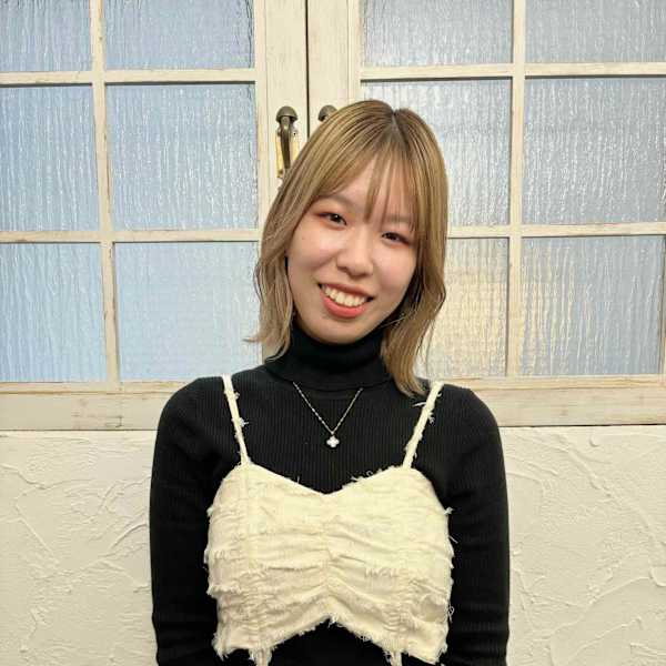 Neolive susu 神保町店【ネオリーブ シュシュ ジンボウチョウテン】のスタッフ紹介。山浦 萌恵