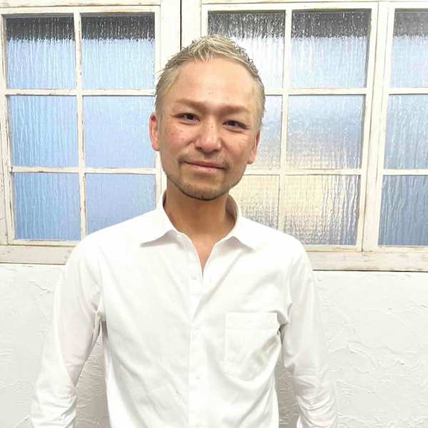 Neolive susu 神保町店【ネオリーブ シュシュ ジンボウチョウテン】のスタッフ紹介。浜辺 健児