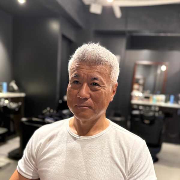 白髪フェードショート