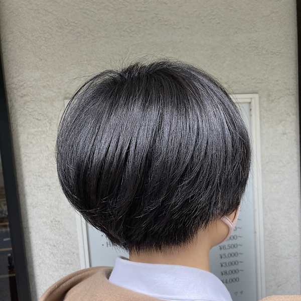 ワンカールパーマでまとまるショート