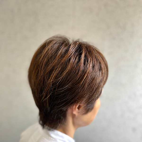 上品さ引き立つ大人カラーショート