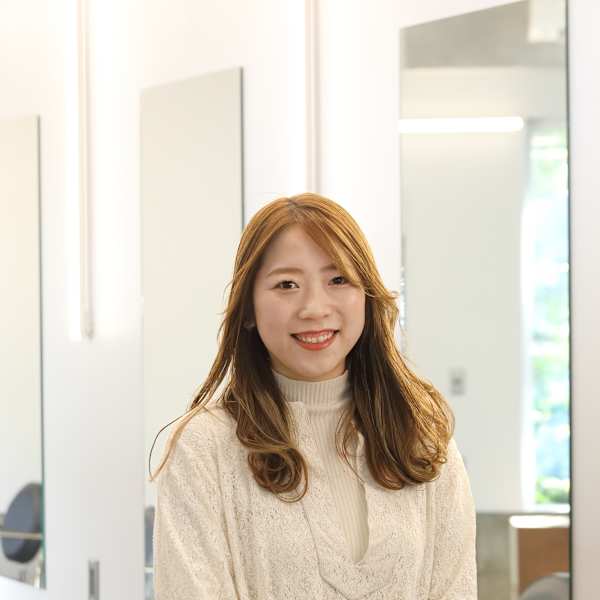 Hair salon BOB【ヘアーサロン ボブ】のスタッフ紹介。REINA