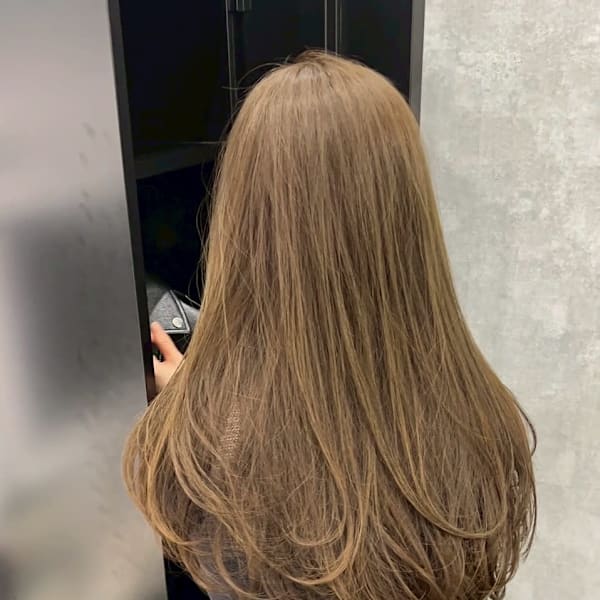 カーキベージュカラー×レイヤー/札幌駅髪質改善トリートメント|newi hau’oli 札幌駅前店