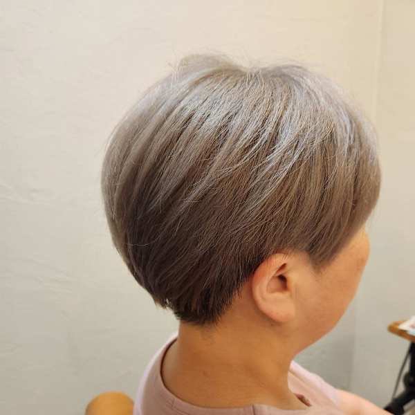 ホワイトベージュ