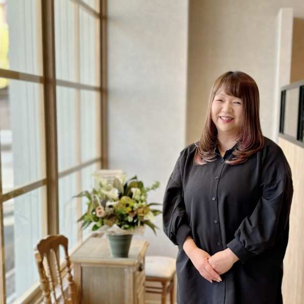 美髪・頭皮メンテナンスケアサロンRe:care【ビハツ トウヒメンテナンスケアサロン リカレ】のスタッフ紹介。佐藤 二美子