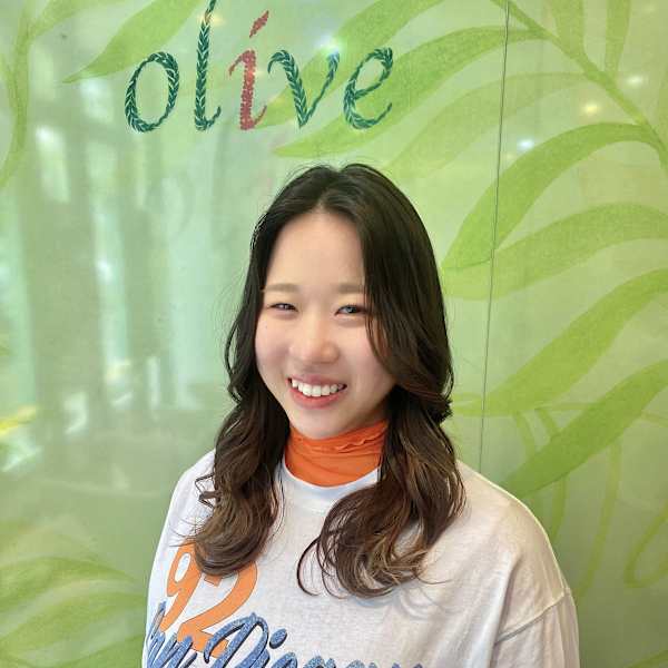 Hair studio Olive 南森町店【ヘアースタジオオリーブミナミモリマチテン】のスタッフ紹介。福添 友佳李