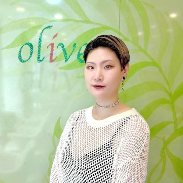 Hair studio Olive 南森町店【ヘアースタジオオリーブミナミモリマチテン】のスタッフ紹介。下矢 愛澄