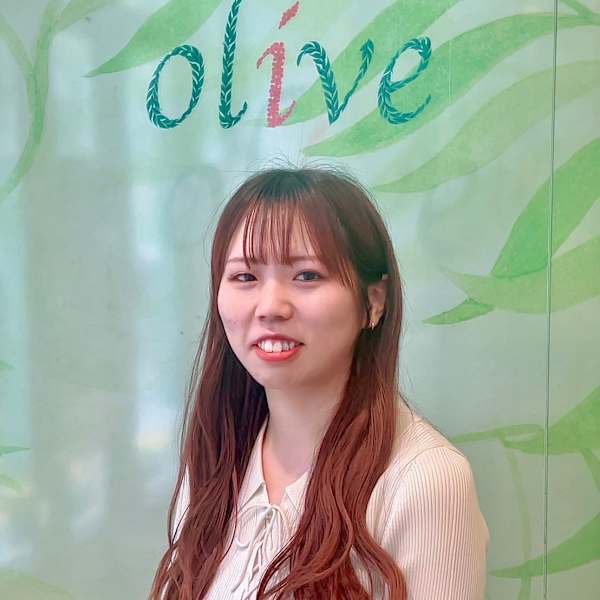 Hair studio Olive 南森町店【ヘアースタジオオリーブミナミモリマチテン】のスタッフ紹介。鈴木 萌