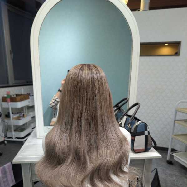 グレージュカラーで抜け感STYLEく