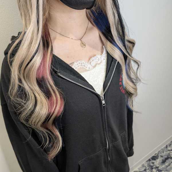 インナーカラーでド派手にイメチェン!