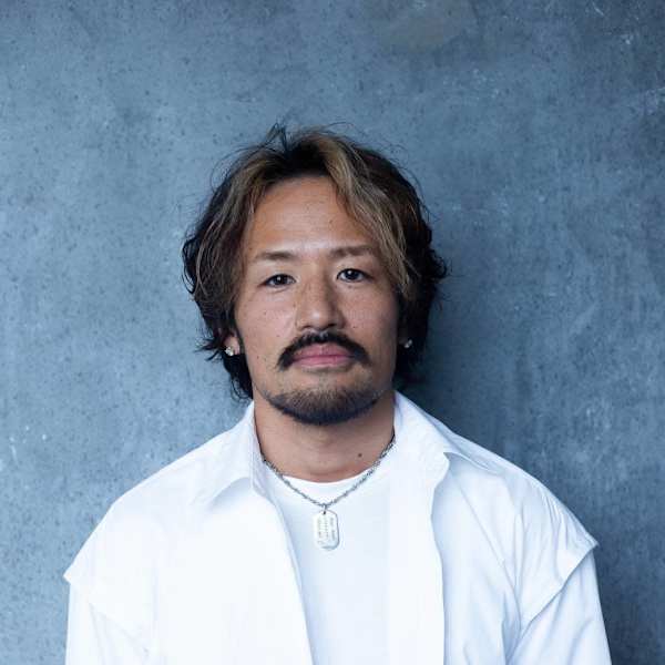ブロッサム 熊谷店【ヘッドスパ／髪質改善】【ブロッサム クマガヤテン】のスタッフ紹介。J.Suzuki