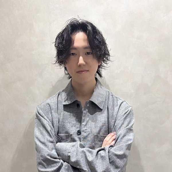 全席個室美容室 Zina 高槻 髪質改善＆トリートメント【コシツビヨウシツジーナタカツキカミシツカイゼントリートメント】のスタッフ紹介。ハッシー 