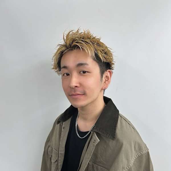 BELLE GROW ALPHA HAIR&NAIL【ベルグローアルファヘアアンドネイル】のスタッフ紹介。TAIGA