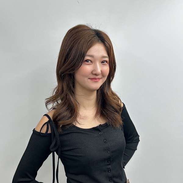 BELLE GROW ALPHA HAIR&NAIL【ベルグローアルファヘアアンドネイル】のスタッフ紹介。shima haruna