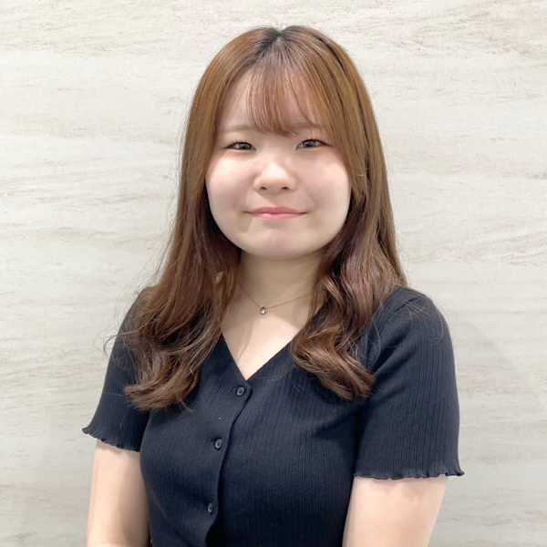 ヘアーサロン ソシエ ココリア多摩センター店【ヘアーサロン ソシエ ココリアタマセンターテン】のスタッフ紹介。土屋 凛香