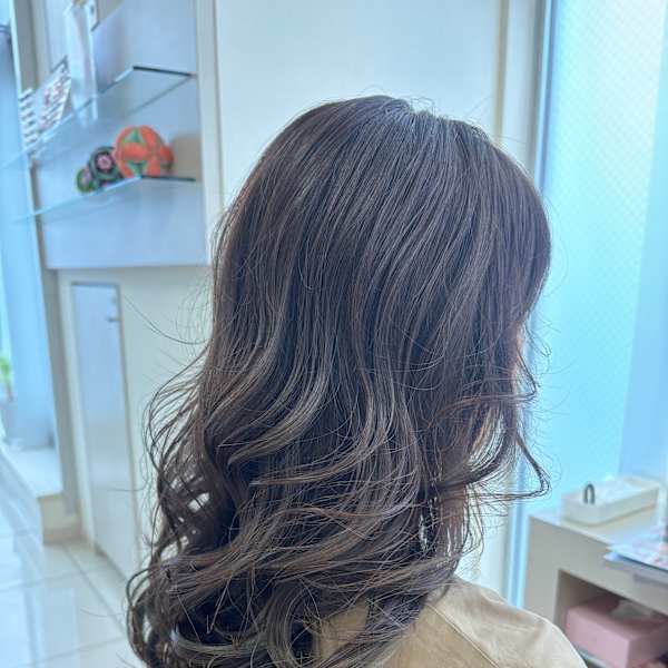 オリーブグレージュカラー