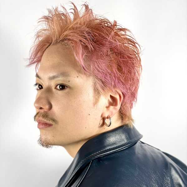 ピンクカラー×スパイキーショート