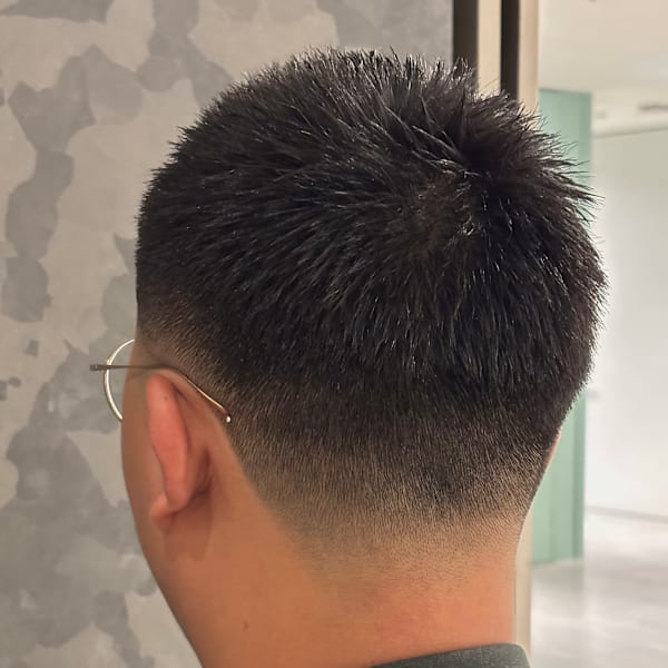 短くキメて、清潔感で差をつける/フェードスタイル