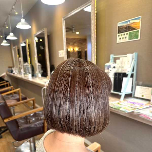 大人ショート細めハイライト白髪ぼかしくすみカラー40代50代|HAIR MAKE ROSY 八軒店