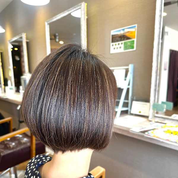 大人ショート細めハイライト白髪ぼかしくすみカラー40代50代|HAIR MAKE ROSY 八軒店